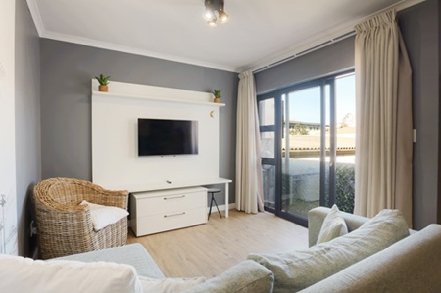 2 Bedroom Property for Sale in Bloubergrant Western Cape